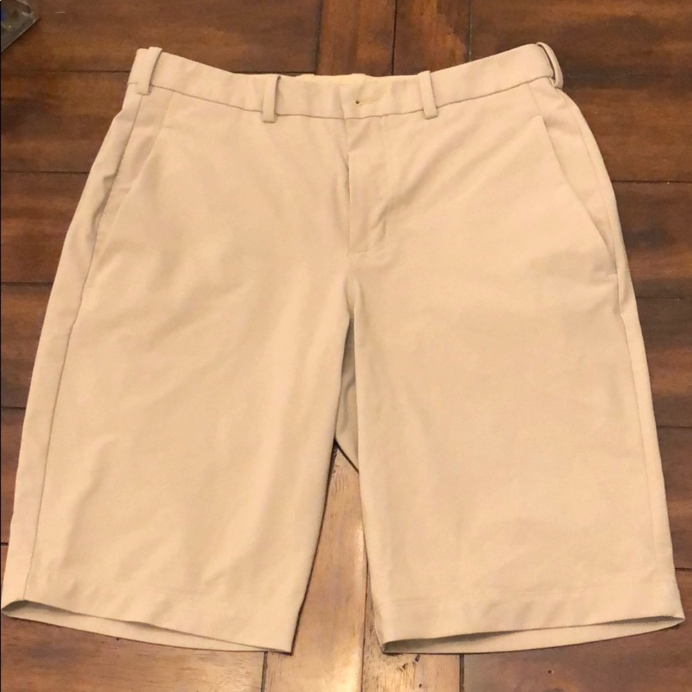 Men’s Lululemon tan golf shorts Size 32